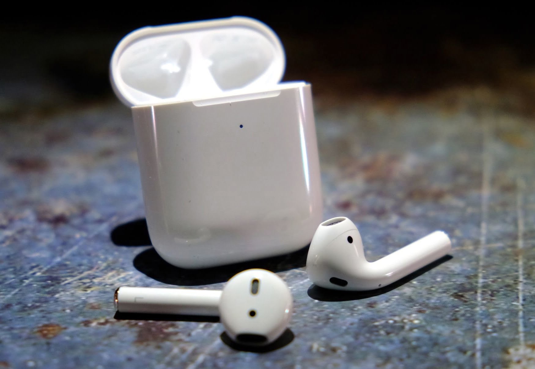 AirPods (2019)